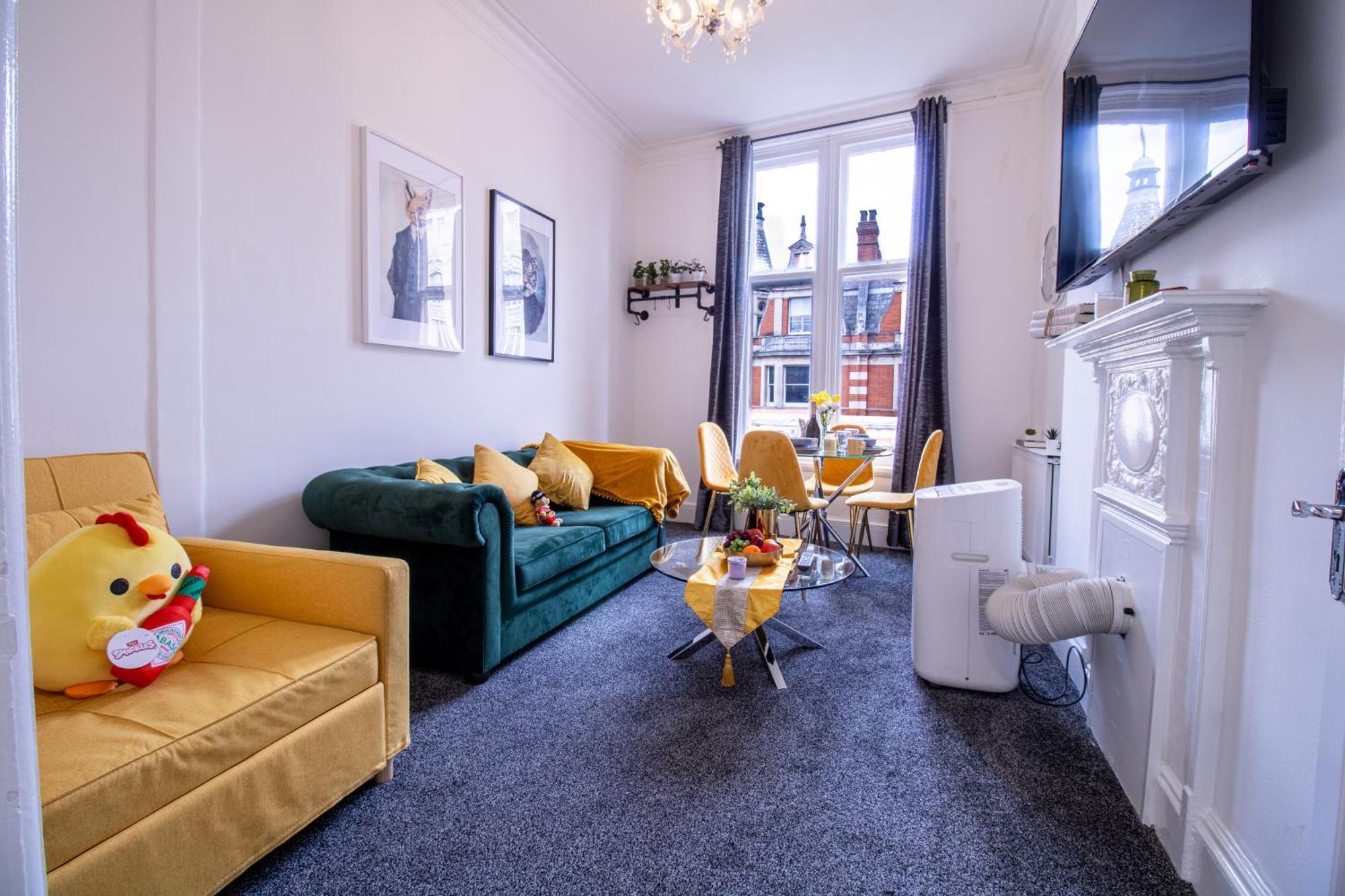 1-bedroom Flat In London's Shopping District 6gc Лондон